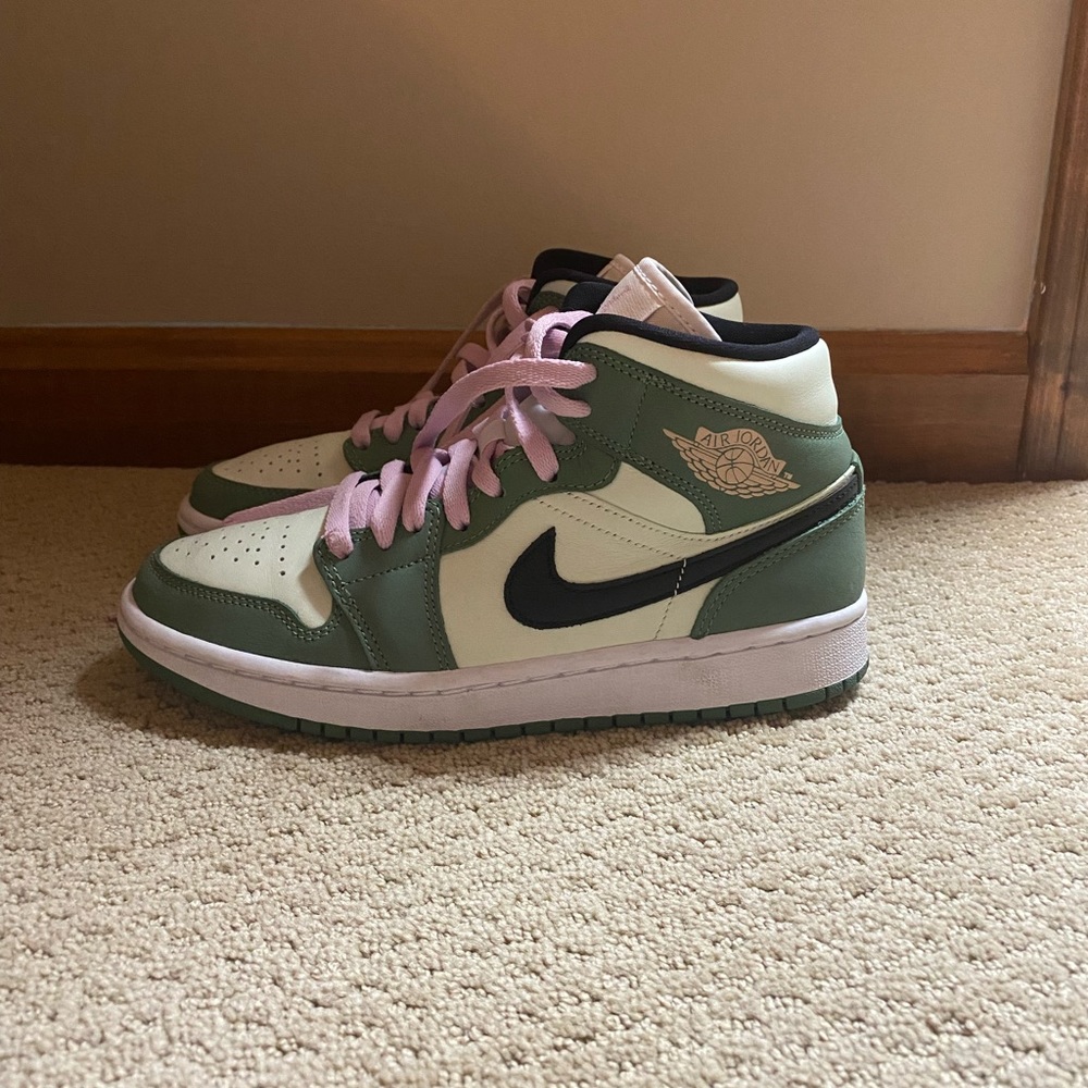 Women’s Air Jordan 1 Mid SE Dutch Green